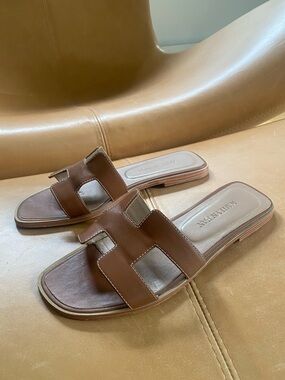Kaitlyn Pan Leather H Slide Sandals Flats – Cognac Brown – Size 8 / EU 38 🤎